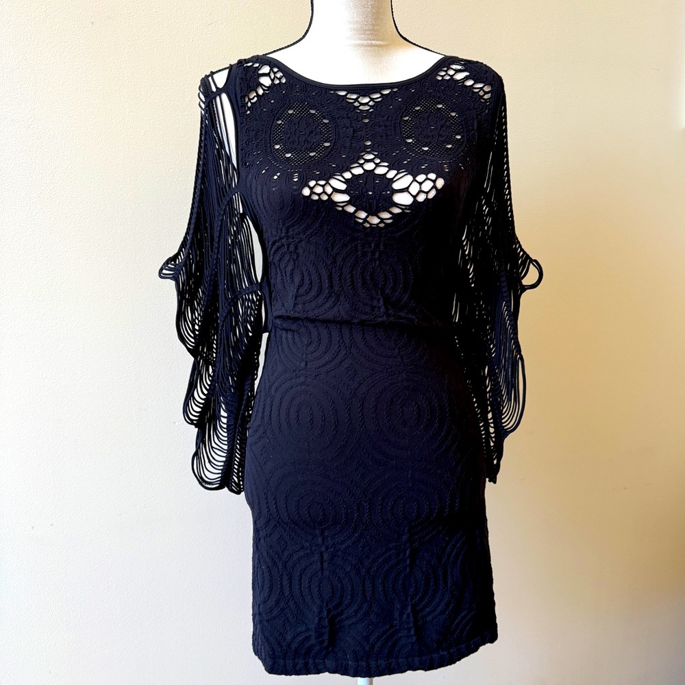 Bebe detailed lace dress